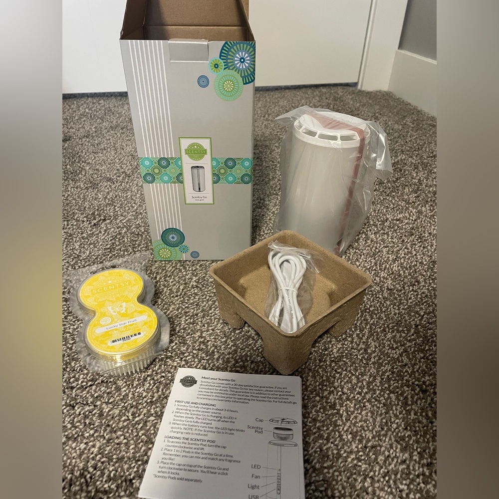Scentsy Go+ scent pod room diffuser and night light